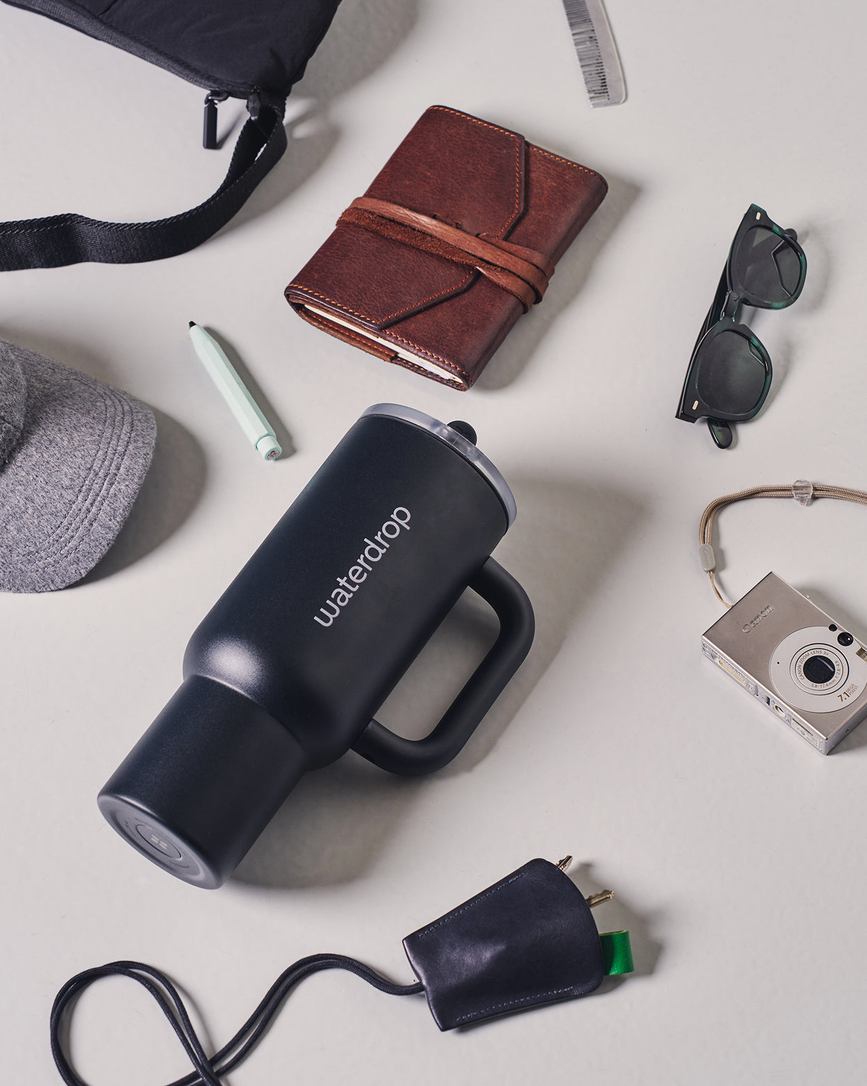 Active Mode Set with waterdrop® black insulated mug and accessories.