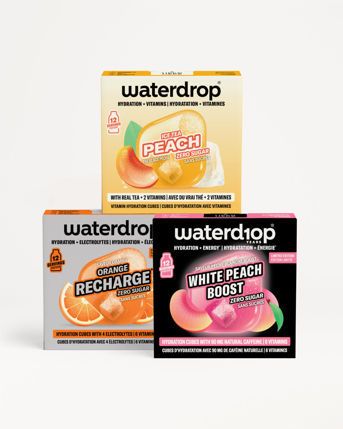 Три кутии Waterdrop за хидратација поставени врз бела позадина, вкусови Peach, Orange Recharge и White Peach Boost.